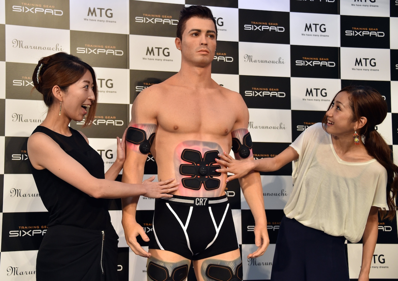 Illustration for article titled Cristiano Ronaldo Has A Great Time Getting Felt Up On Japanese TV
